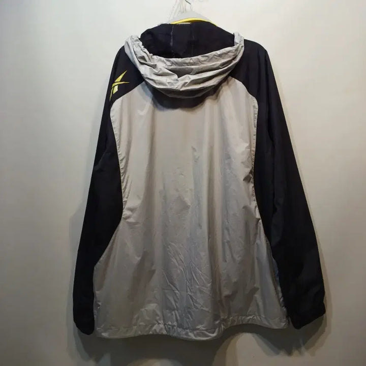 [BUNJANG] Reebok Windbreaker Jacket Black/Gray Size 110 / 리복 바람막이 자켓 블랙/그레이110사이즈봄가을  63251