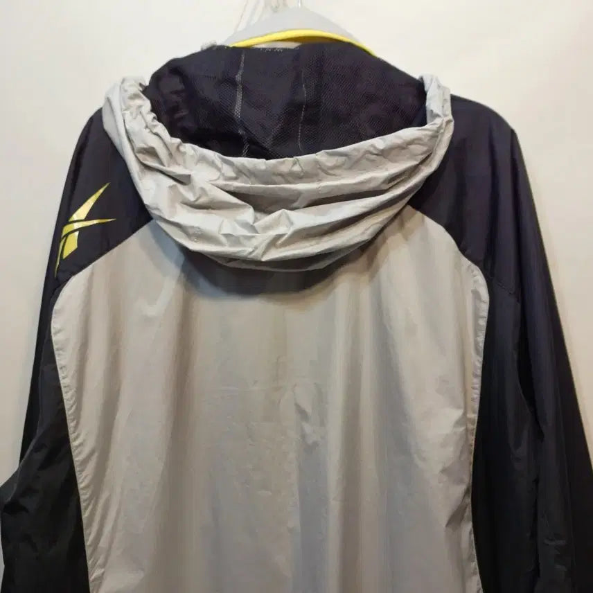 [BUNJANG] Reebok Windbreaker Jacket Black/Gray Size 110 / 리복 바람막이 자켓 블랙/그레이110사이즈봄가을  63251