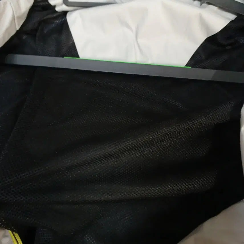[BUNJANG] Reebok Windbreaker Jacket Black/Gray Size 110 / 리복 바람막이 자켓 블랙/그레이110사이즈봄가을  63251