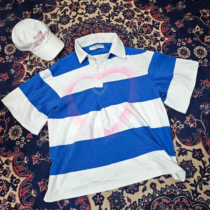 [BUNJANG] The Museum Visitor Heart Stripe Boxy Collar T-Shirt / 더뮤지엄비지터 하트 스트라이프 박시 카라티셔츠 Free