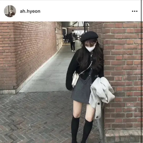 [BUNJANG] J2U Fox Pearl Embellished Black Cardigan / 제이투유 폭스 펄 진주가디건 (베지터블 택)