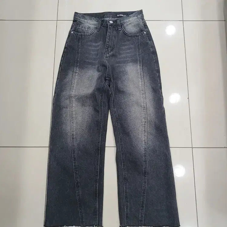 [SOLD OUT] SBIN S사이즈 블랙워싱 와이드 청바지 루즈핏 중고 밑단올풀림빈티지