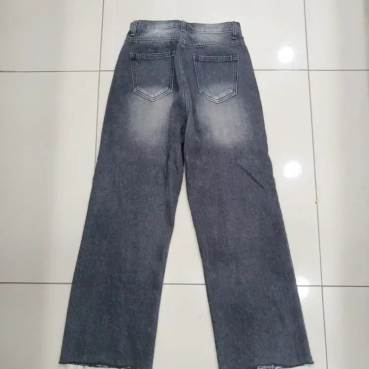 [SOLD OUT] SBIN S사이즈 블랙워싱 와이드 청바지 루즈핏 중고 밑단올풀림빈티지