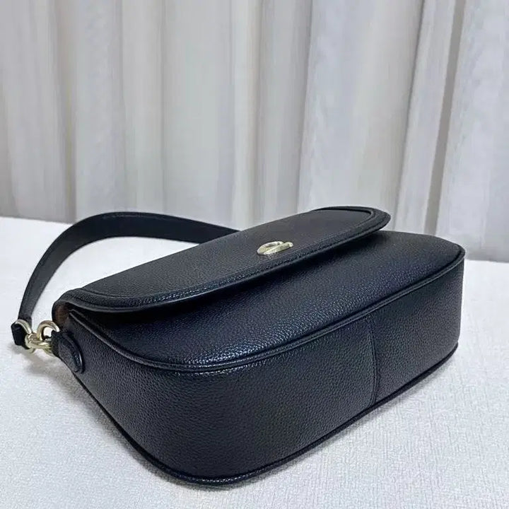 [BUNJANG] Coach Shoulder Bag with Detachable Crossbody Strap / 코치 숄더백 겨드랑이 크로스 탈부착 롱 숄더 스트랩