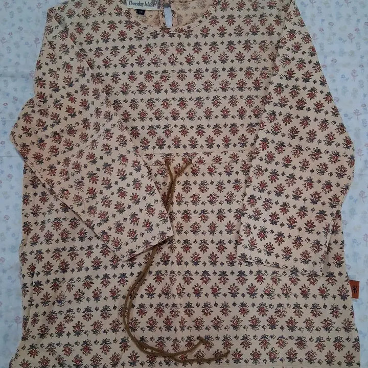 [SOLD OUT] Thursday Island 플라워 패턴 블라우스