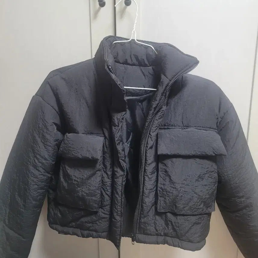 [BUNJANG] Black Crop Padded Jumper with Pocket Design / 블랙 크롭 패딩 점퍼 포켓 디자인