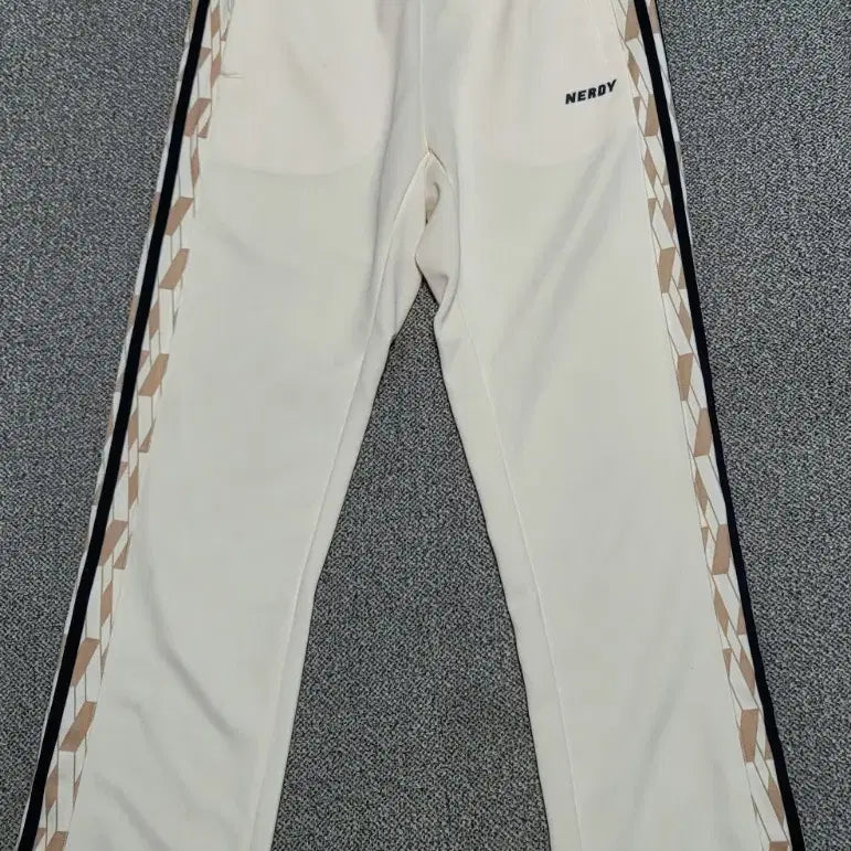 [BUNJANG] Nerdy Symbol Pattern Track Pants Cream M / 널디 Symbol 패턴 트랙 팬츠 크림 M