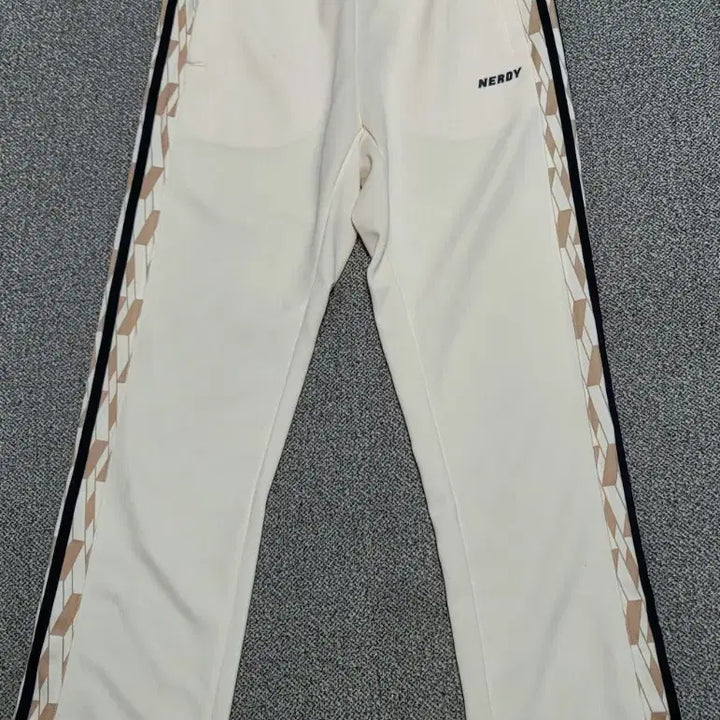 [BUNJANG] Nerdy Symbol Pattern Track Pants Cream M / 널디 Symbol 패턴 트랙 팬츠 크림 M