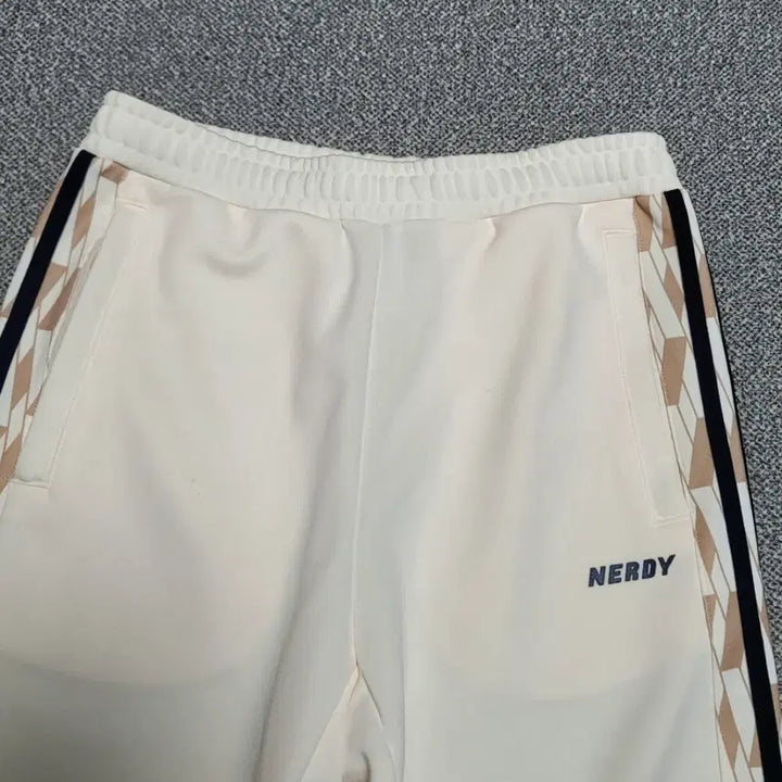 [BUNJANG] Nerdy Symbol Pattern Track Pants Cream M / 널디 Symbol 패턴 트랙 팬츠 크림 M