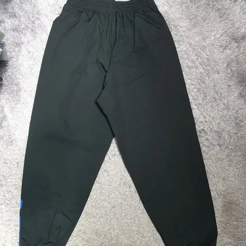 [BUNJANG] Adidas Adicolor Relaxed Fit Woven Track Pants - Black (S) / 아디다스 바지 아디컬러 릴렉스핏 우븐 조거 트랙 팬츠 블랙 s