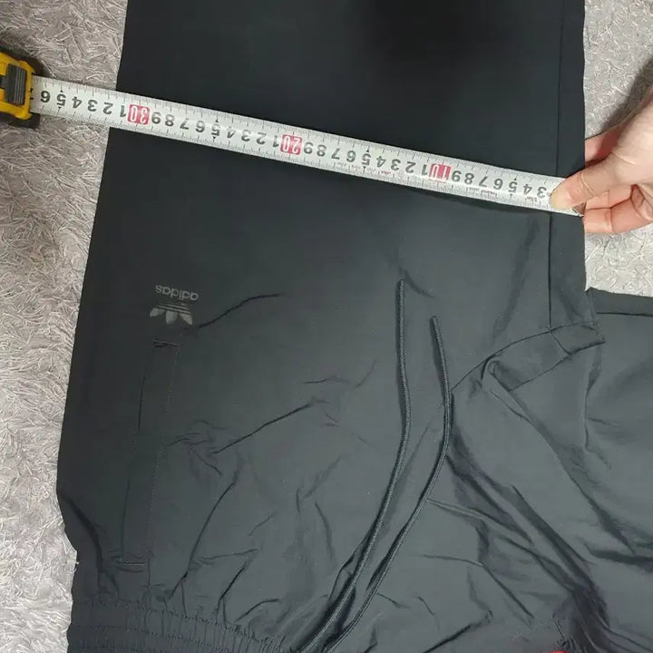 [BUNJANG] Adidas Adicolor Relaxed Fit Woven Track Pants - Black (S) / 아디다스 바지 아디컬러 릴렉스핏 우븐 조거 트랙 팬츠 블랙 s