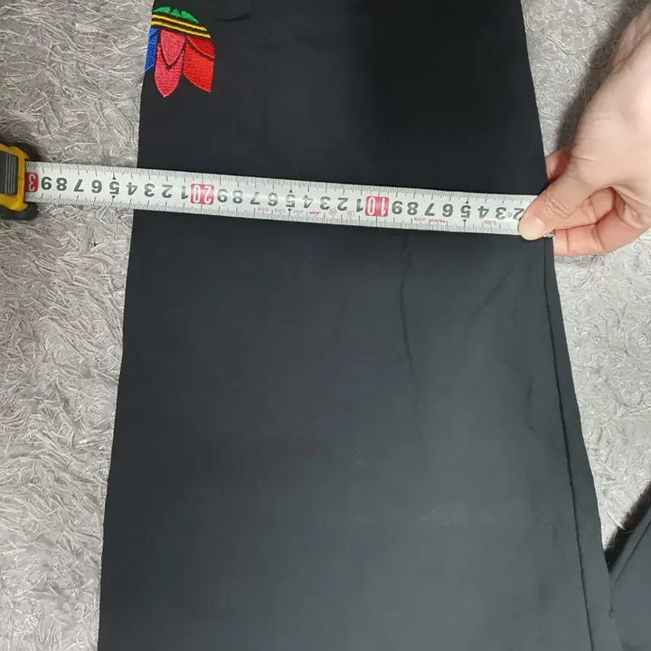 [BUNJANG] Adidas Adicolor Relaxed Fit Woven Track Pants - Black (S) / 아디다스 바지 아디컬러 릴렉스핏 우븐 조거 트랙 팬츠 블랙 s