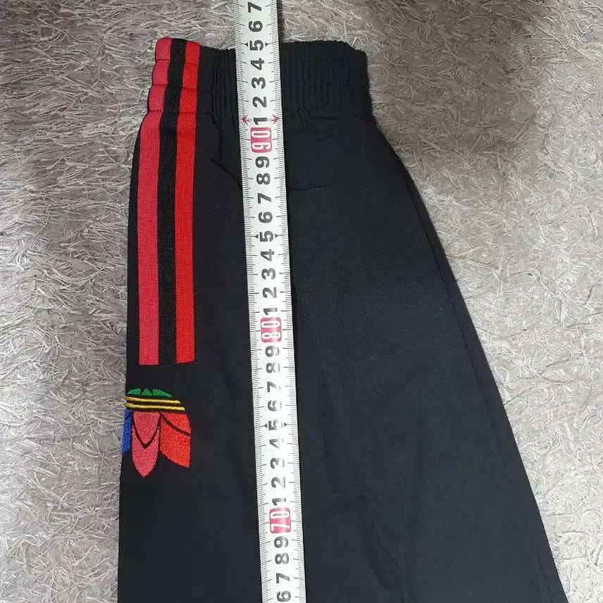 [BUNJANG] Adidas Adicolor Relaxed Fit Woven Track Pants - Black (S) / 아디다스 바지 아디컬러 릴렉스핏 우븐 조거 트랙 팬츠 블랙 s