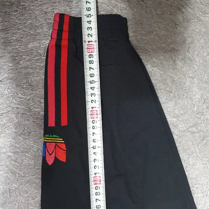 [BUNJANG] Adidas Adicolor Relaxed Fit Woven Track Pants - Black (S) / 아디다스 바지 아디컬러 릴렉스핏 우븐 조거 트랙 팬츠 블랙 s