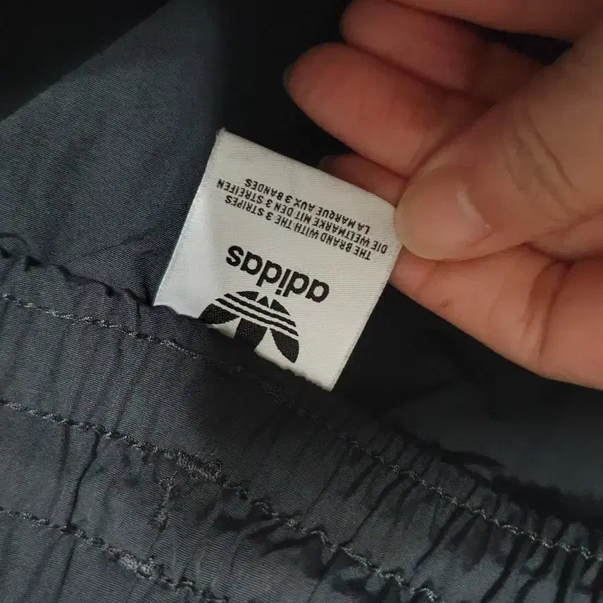 [BUNJANG] Adidas Adicolor Relaxed Fit Woven Track Pants - Black (S) / 아디다스 바지 아디컬러 릴렉스핏 우븐 조거 트랙 팬츠 블랙 s