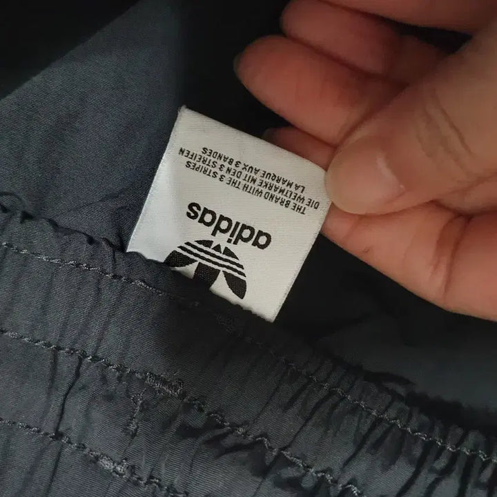 [BUNJANG] Adidas Adicolor Relaxed Fit Woven Track Pants - Black (S) / 아디다스 바지 아디컬러 릴렉스핏 우븐 조거 트랙 팬츠 블랙 s