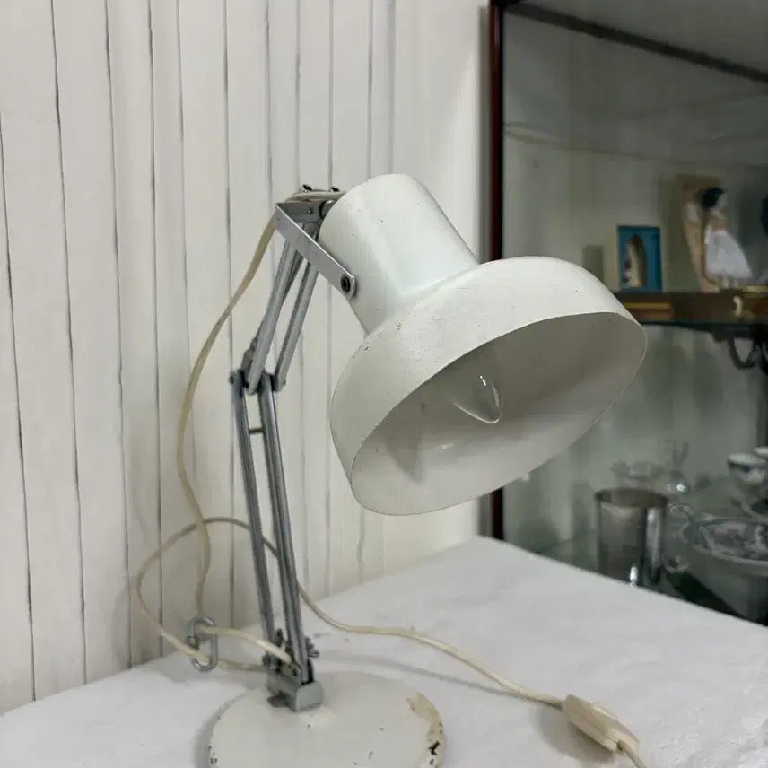 [SOLD OUT] 빈티지 프랑스 60년대 화이트메탈 램프