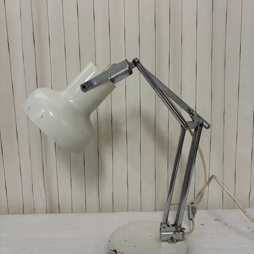 [SOLD OUT] 빈티지 프랑스 60년대 화이트메탈 램프