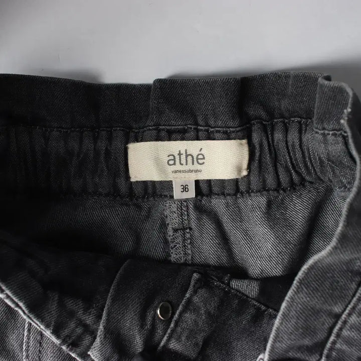 [SOLD OUT] (새상품) 아떼바네사브루노 22SS 엘라스틱 테이퍼드핏 데님팬츠