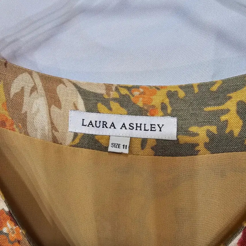 [BUNJANG] Laura Ashley Floral Linen Midi Dress / 로라애슐리 플로럴   린넨 원피스