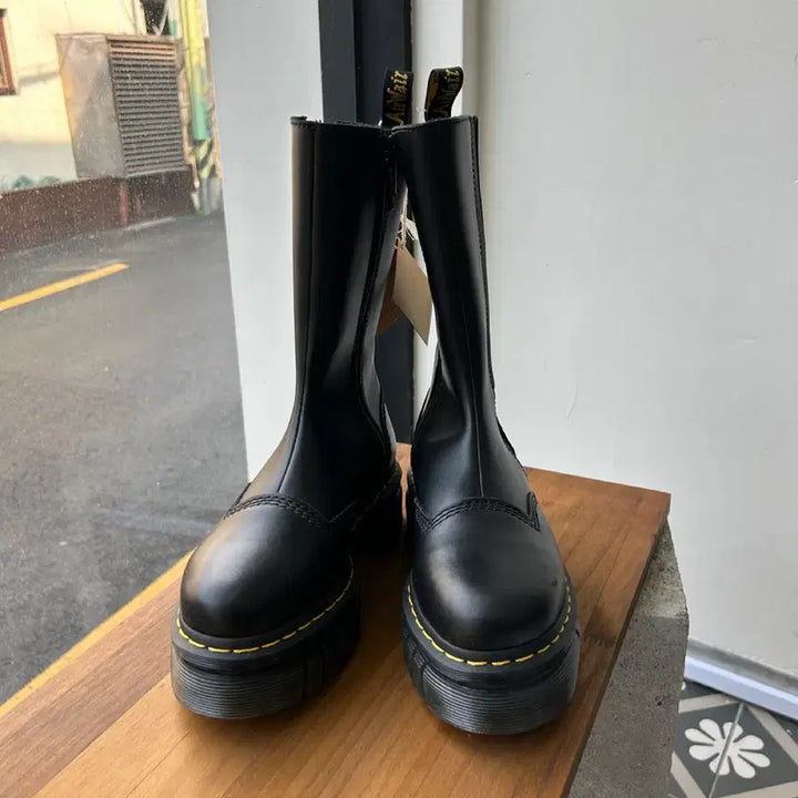 [BUNJANG] Dr. Martens Odric Chelsea Boots / 16324 - 닥터마틴 오드릭 첼시 부츠