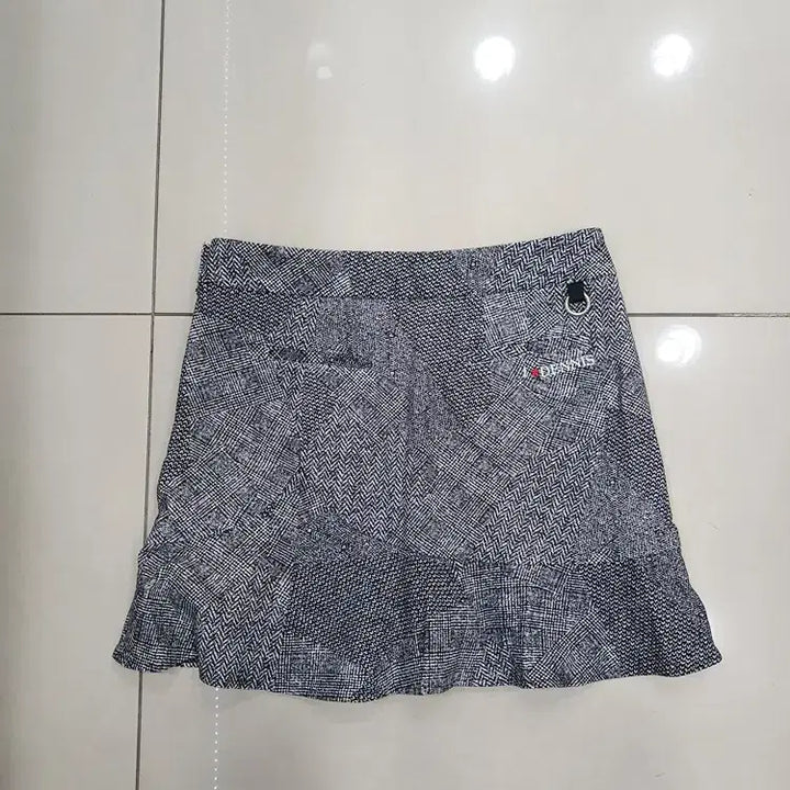 [BUNJANG] Dennis Gray Skirt - Size 64 - Used / 데니스 회색 치마 허리호칭64 중고 스커트