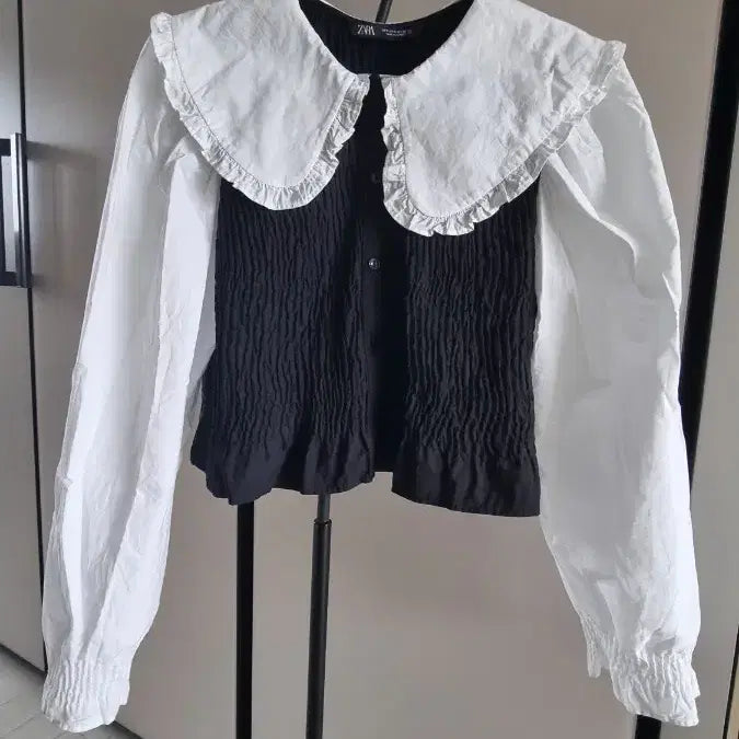 [BUNJANG] Zara Frill Collar Shirred Blouse (S) / 자라 프릴 카라 셔링 블라우스 s사이즈