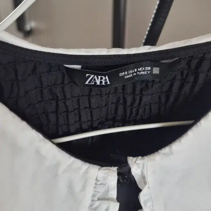 [BUNJANG] Zara Frill Collar Shirred Blouse (S) / 자라 프릴 카라 셔링 블라우스 s사이즈