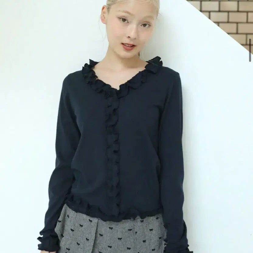 [BUNJANG] Uglyshadow Ruffle Ribbed T-Shirt (Navy) / 1회착 어글리쉐도우 ) 러플 리브드 티셔츠(네이비)
