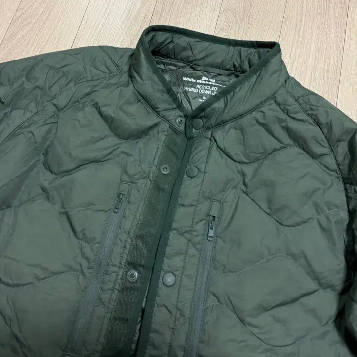 [BUNJANG] Uniqlo x White Mountaineering Recycled Hybrid Down Jacket Olive XL / 유니클로x화이트 마운티니어링 리사이클 하이브리드 다운 자켓 올리브 XL