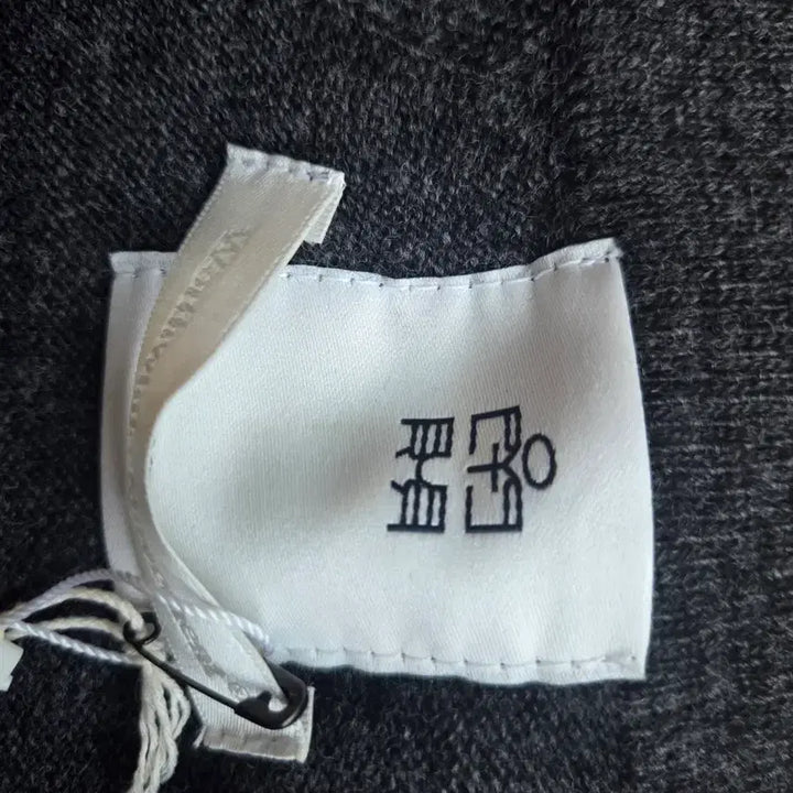 [SOLD OUT] [3] 폴리테루 월스와일무브먼트 사이드라인 폴로 니트 차콜