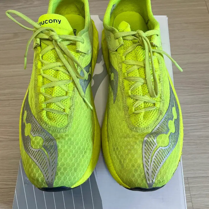 [BUNJANG] Saucony Endorphin Speed 4 Fluorescent Running Shoes / 써코니 엔돌핀 스피드4 형광 300 사이즈