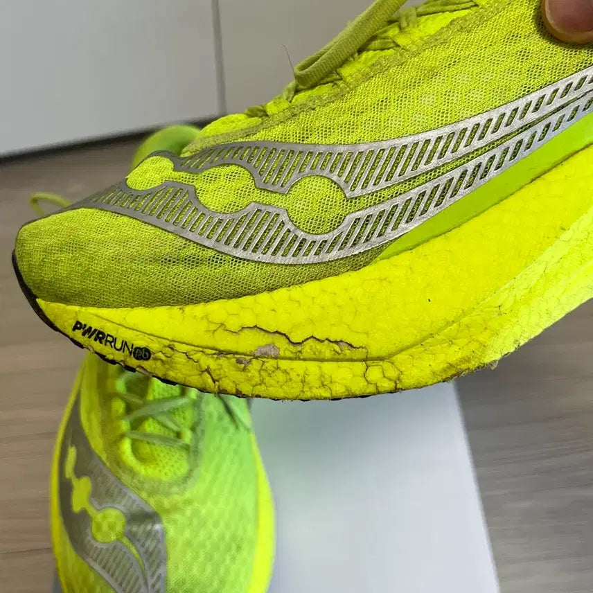 [BUNJANG] Saucony Endorphin Speed 4 Fluorescent Running Shoes / 써코니 엔돌핀 스피드4 형광 300 사이즈