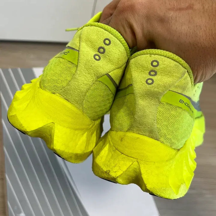 [BUNJANG] Saucony Endorphin Speed 4 Fluorescent Running Shoes / 써코니 엔돌핀 스피드4 형광 300 사이즈