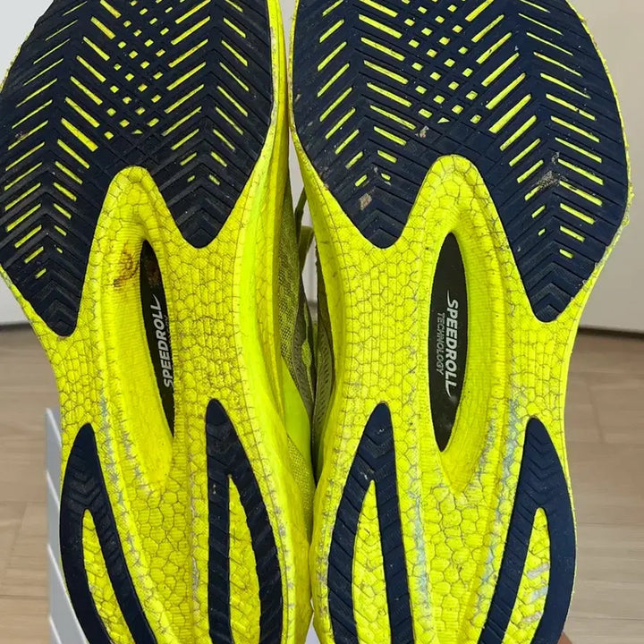 [BUNJANG] Saucony Endorphin Speed 4 Fluorescent Running Shoes / 써코니 엔돌핀 스피드4 형광 300 사이즈