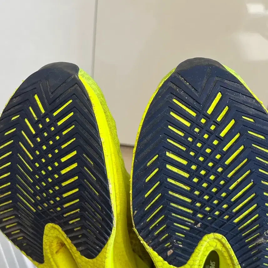 [BUNJANG] Saucony Endorphin Speed 4 Fluorescent Running Shoes / 써코니 엔돌핀 스피드4 형광 300 사이즈