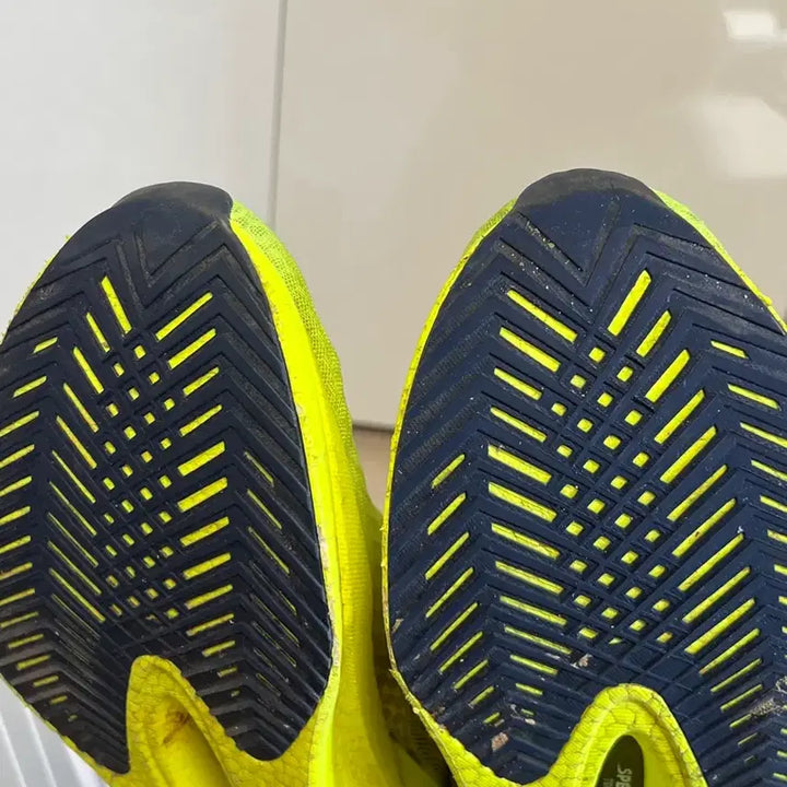 [BUNJANG] Saucony Endorphin Speed 4 Fluorescent Running Shoes / 써코니 엔돌핀 스피드4 형광 300 사이즈