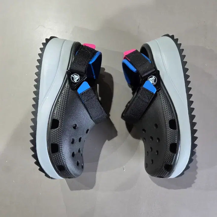 [SOLD OUT] 크록스 클래식 하이커 클로그(206772-001)230사이즈