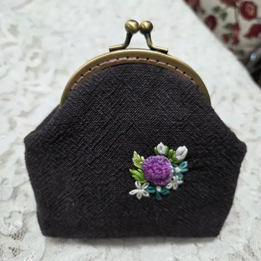 [BUNJANG] Handmade French Embroidery &amp; Quilt Wallet / 프랑스자수&amp;퀼트 지갑 완성품