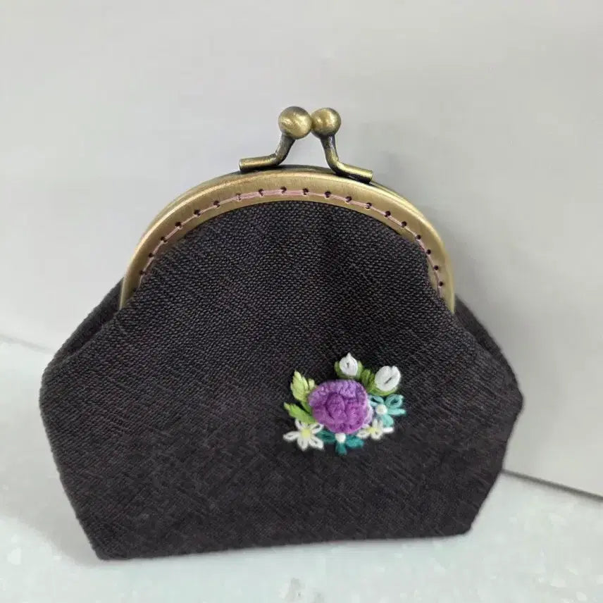[BUNJANG] Handmade French Embroidery &amp; Quilt Wallet / 프랑스자수&amp;퀼트 지갑 완성품