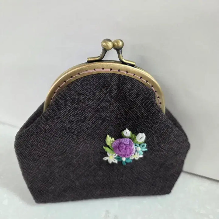 [BUNJANG] Handmade French Embroidery &amp; Quilt Wallet / 프랑스자수&amp;퀼트 지갑 완성품