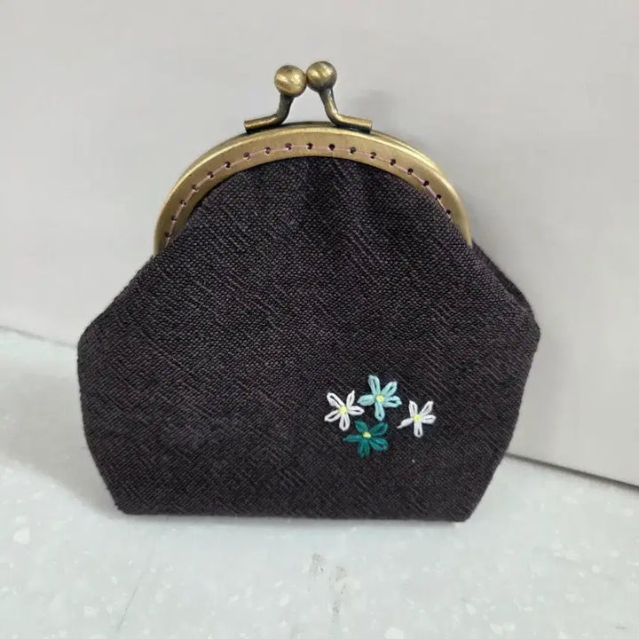 [BUNJANG] Handmade French Embroidery &amp; Quilt Wallet / 프랑스자수&amp;퀼트 지갑 완성품