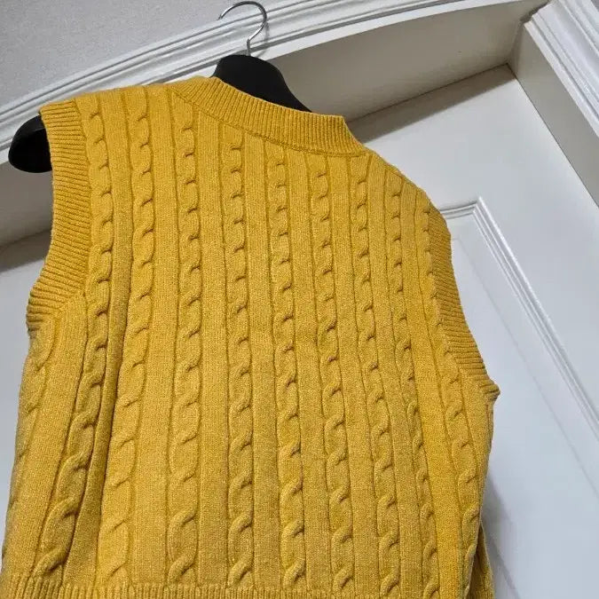 [BUNJANG] Kkwabaegi Crop Knit Vest / 꽈배기크롭니트조끼 free