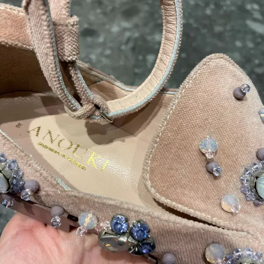 [BUNJANG] Anouki Velvet Shoes with Cubic Embellishments / Anouki 큐빅장식 벨벳슈즈