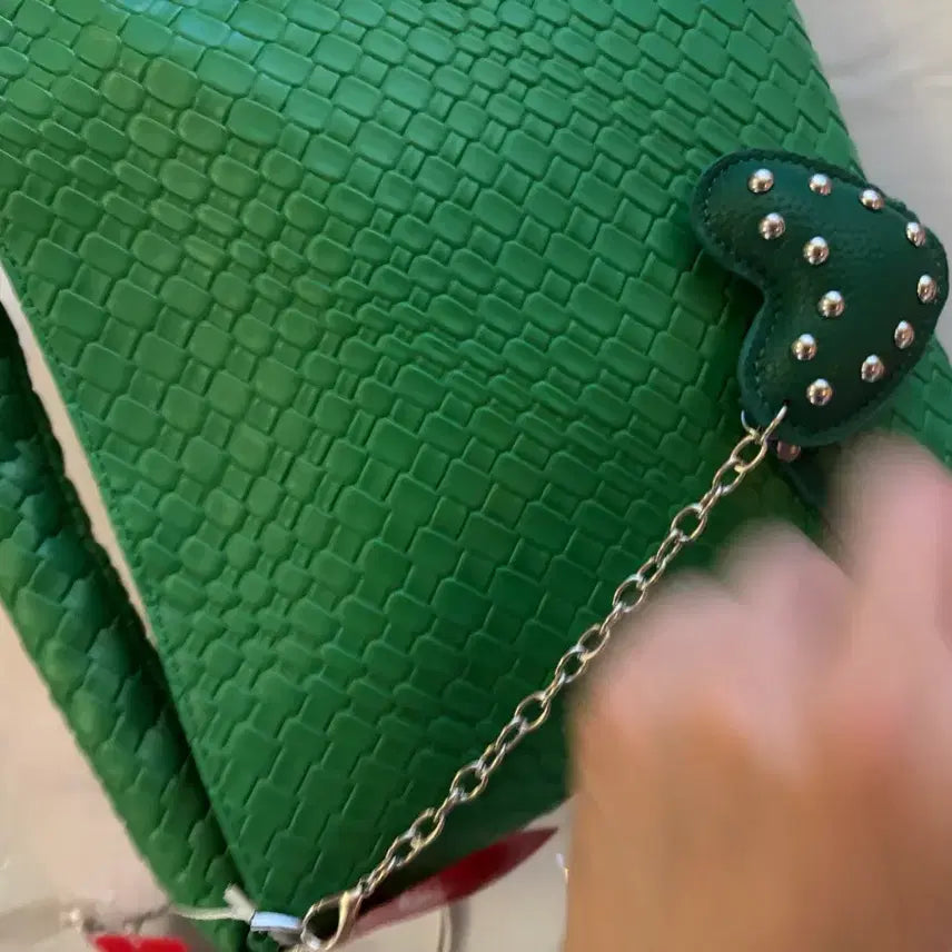 [BUNJANG] JEBALLOT White Embossed Leather Shoulder Bag with Heart Charm / JEBALLOT 화이트 뱀피 숄더백 + 하트참