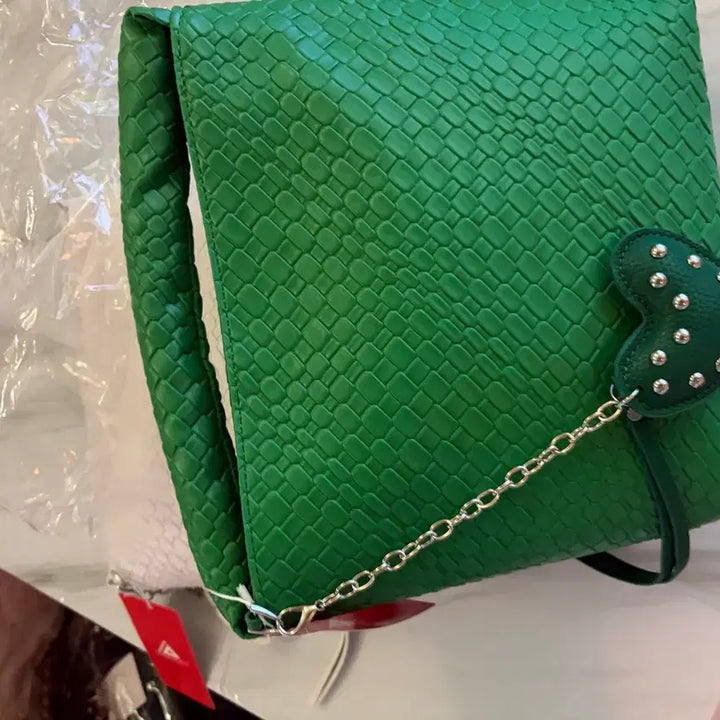 [BUNJANG] JEBALLOT White Embossed Leather Shoulder Bag with Heart Charm / JEBALLOT 화이트 뱀피 숄더백 + 하트참