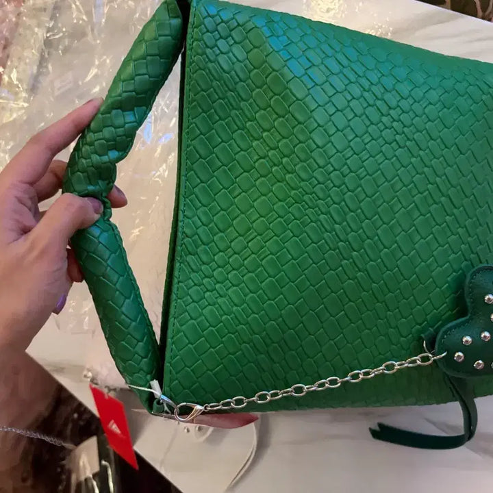 [BUNJANG] JEBALLOT White Embossed Leather Shoulder Bag with Heart Charm / JEBALLOT 화이트 뱀피 숄더백 + 하트참