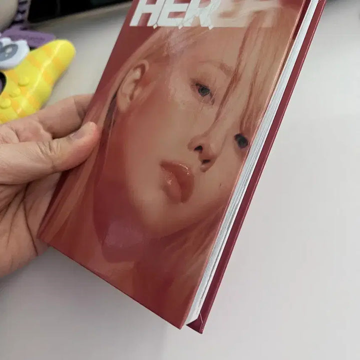 [BUNJANG] IU HER Concert 2024 Postcard and Mini Poster Set / 아이유 포토북 2024 HER 콘서트 헐콘 엽서 미니포스터