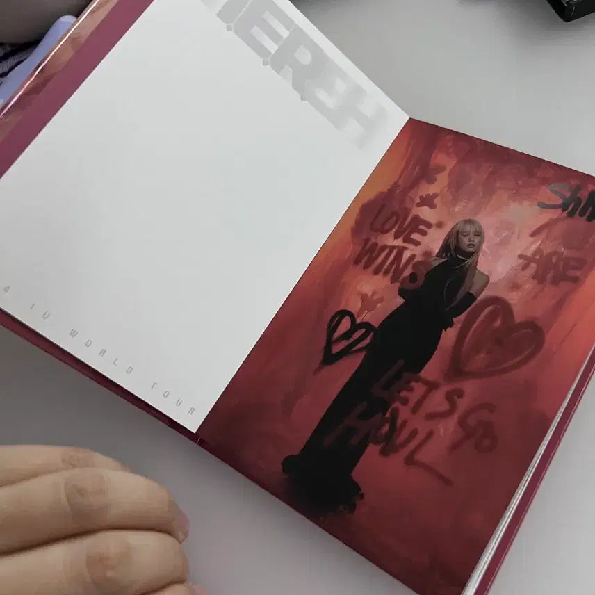 [BUNJANG] IU HER Concert 2024 Postcard and Mini Poster Set / 아이유 포토북 2024 HER 콘서트 헐콘 엽서 미니포스터