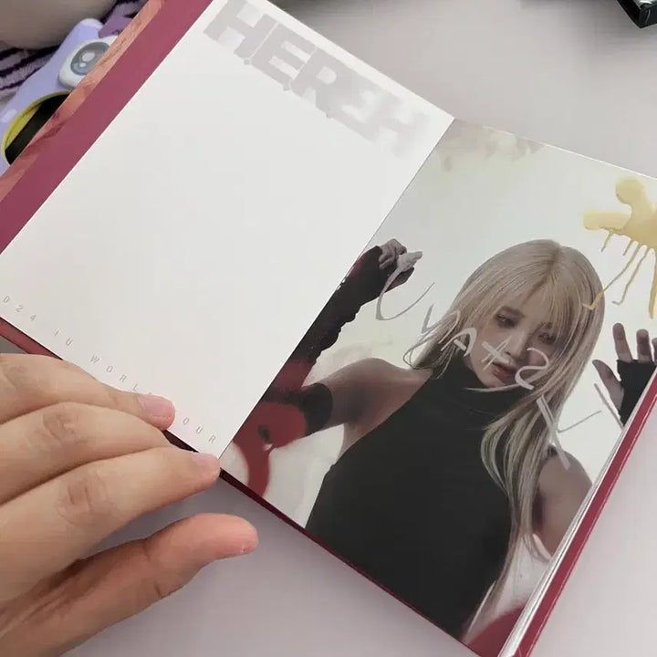 [BUNJANG] IU HER Concert 2024 Postcard and Mini Poster Set / 아이유 포토북 2024 HER 콘서트 헐콘 엽서 미니포스터